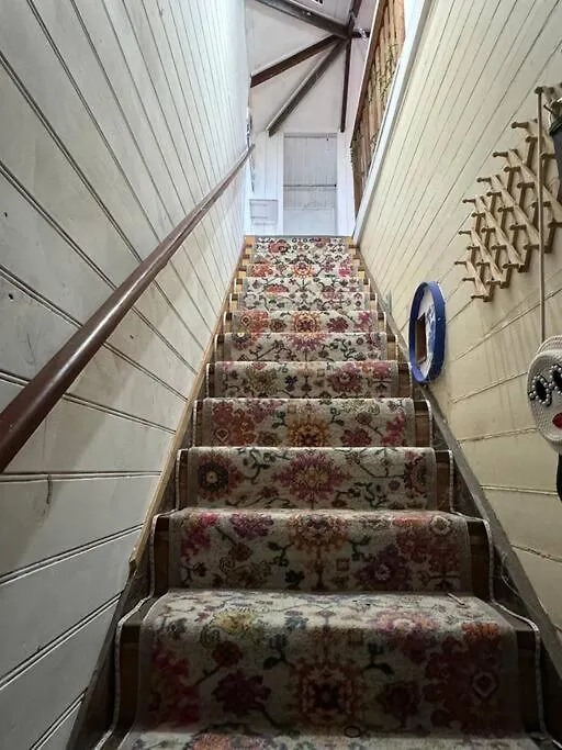 120Yr Old House By The River North Lismore 0*,