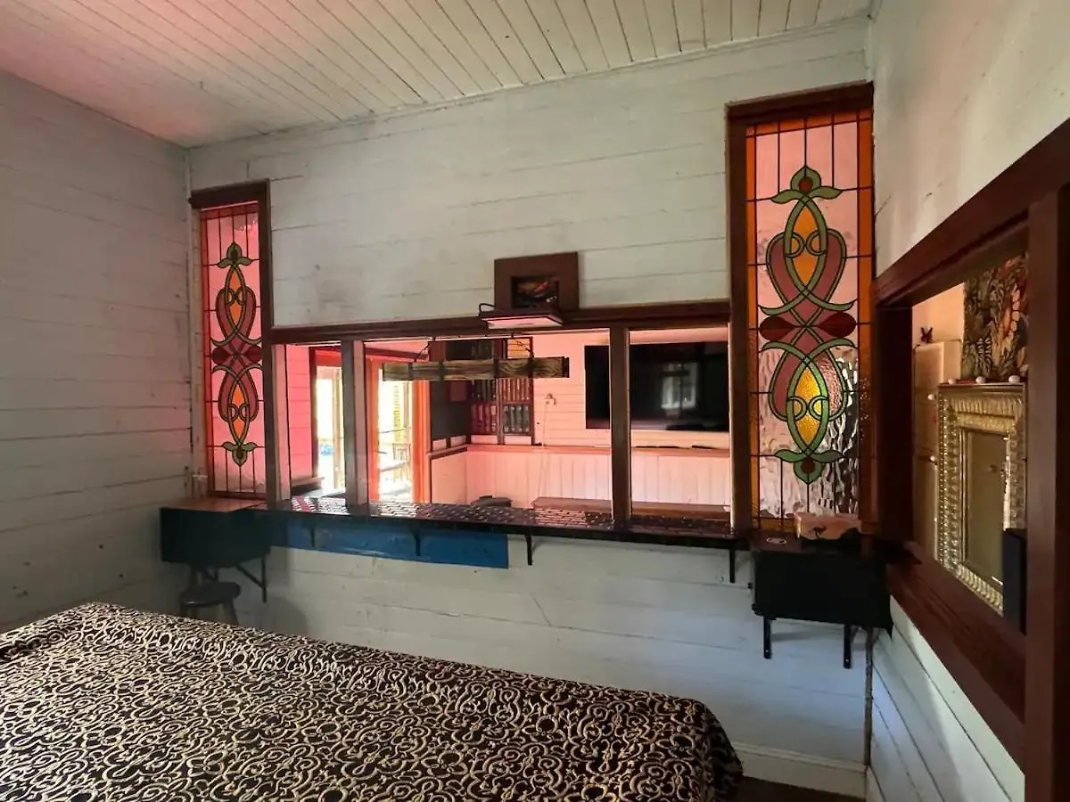 120Yr Old House By The River North Lismore Australia